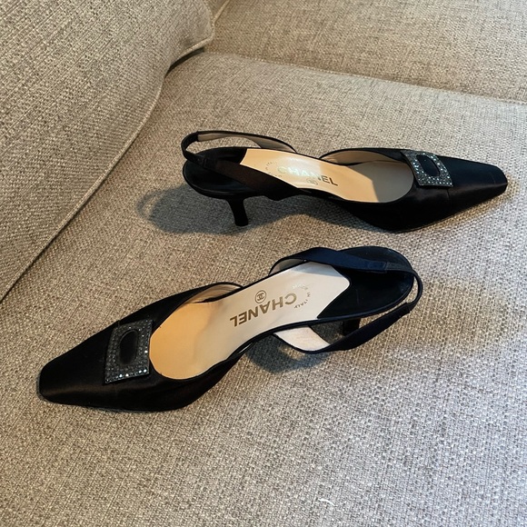 Chanel dress shoes. Perfect for celebrations - Picture 3 of 3